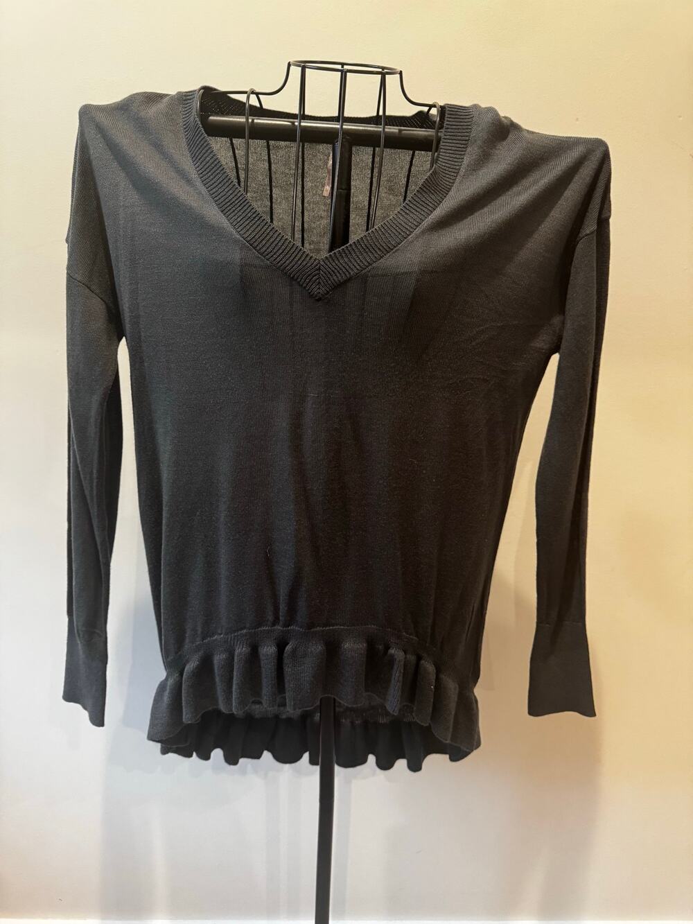 Poof Hunter Green Ruffle Hem V Neck Sweater Size Medium